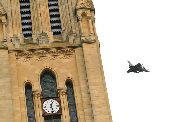 Défilé du 14 Juillet (Fête nationale) à Bergerac (24) Rafales retardataires