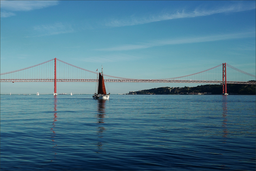 Rio Tejo, Velas Carmesim