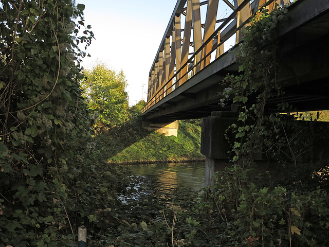 Brücke und Kanal