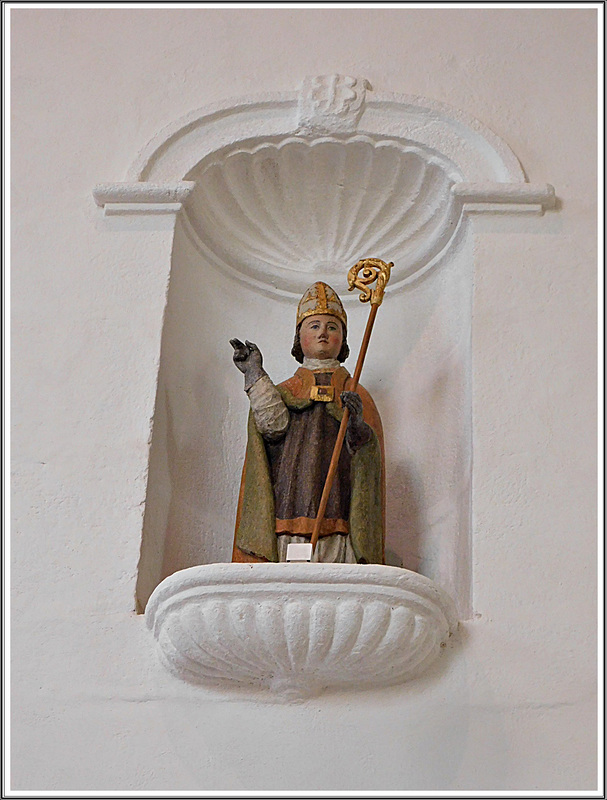 Statue dans la chapelle sainte Catherine à Dinan (22)