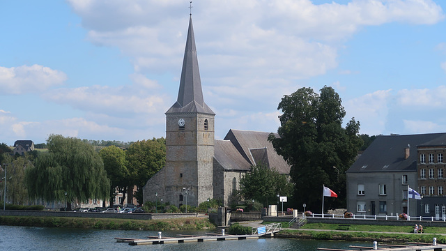Au pied de la Meuse Au pied de la Meuse