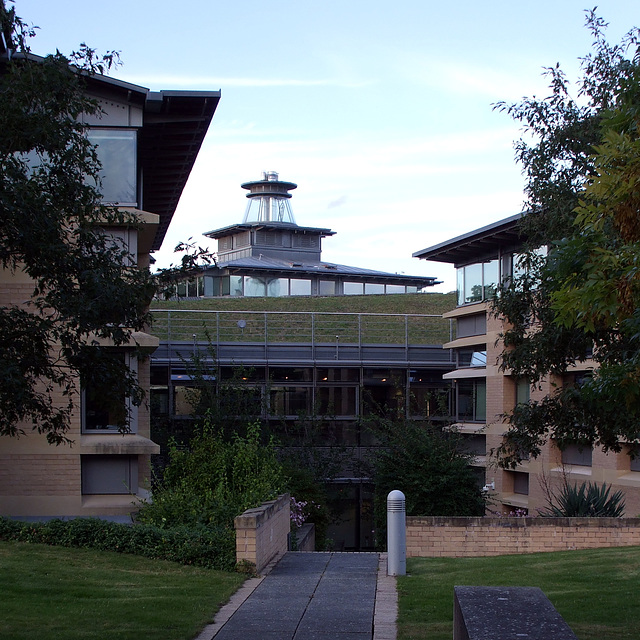 Cambridge - Centre for Mathematical Sciences - looking N between pavilions G and H 2015-08-28