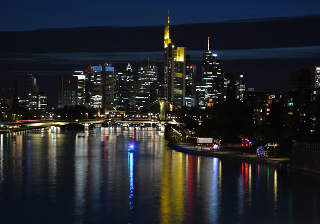 Bekannte Skyline von der Deutschherrnbrücke