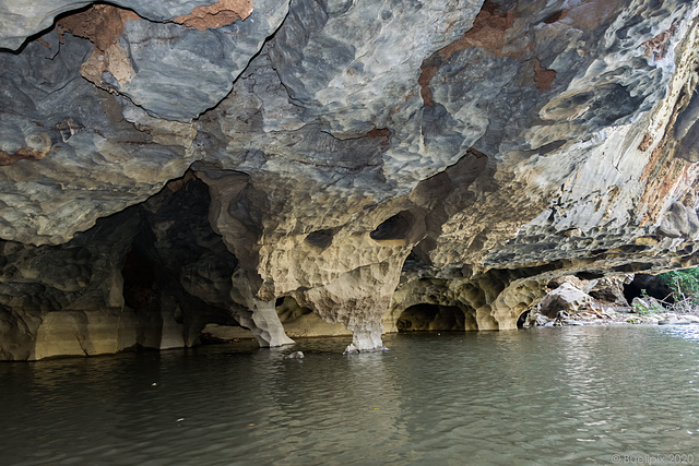 Bootstour in die "Natural Water Cave" bei Hpa-An (© Buelipix)