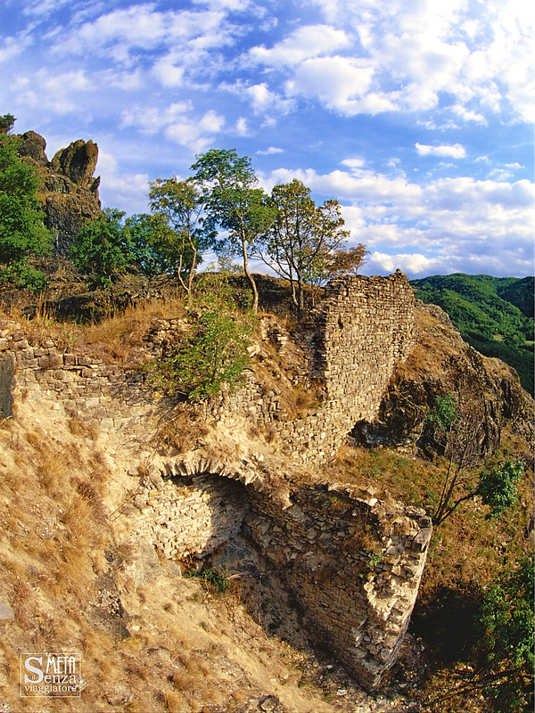 Ruderi del Castello di Gusaliggio - Val Mozzola