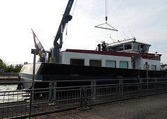 Vorbereitung für einem Autoverlad in der Schleuse Iffezheim