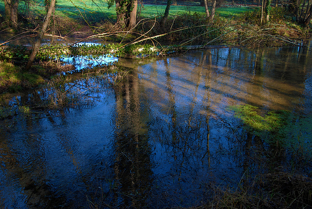 Un endroit idéal pour te baigner , mais tu risques de te peler le j..c alors n'oublie pas ta p'tite laine en sortant de l'eau . ,