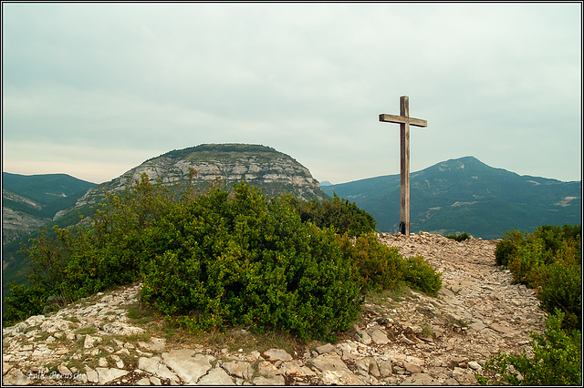 Das Holzkreuz auf dem Rocher du Caire