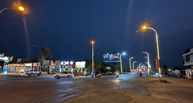 Ambiance nocturne du Cambodge / Cambodian night scenery Ambiance nocturne du Cambodge / Cambodian night scenery