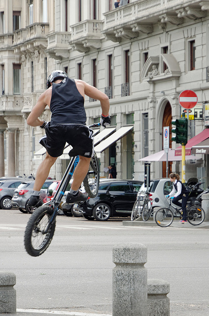 L'acrobate sur deux roues