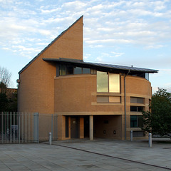 Cambridge - Centre for Mathematical Sciences - Gatehouse from W 2015-08-28