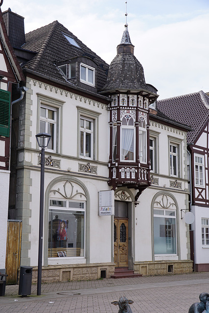 Haus mit Türmchen in der Innenstadt