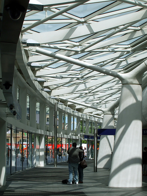 London - King's Cross station concourse 2015-06-04