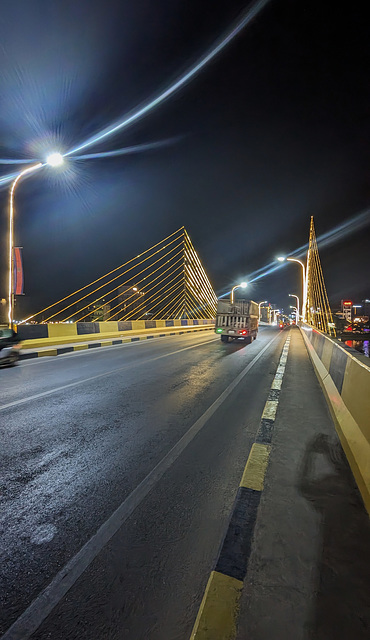 Pont et éclairage de soir / Night bridge lighting