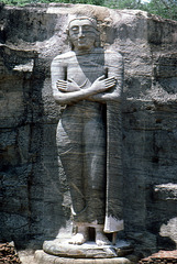 Stehende Buddha Statue
