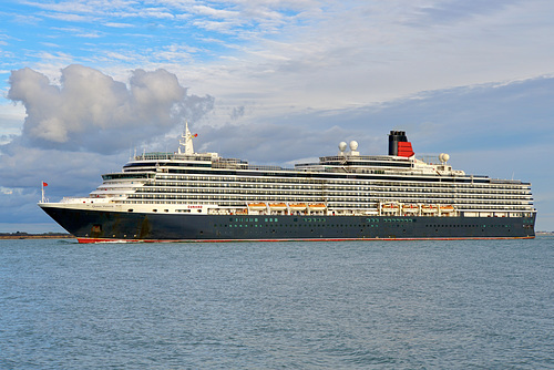 QUEEN VICTORIA arriving Southampton