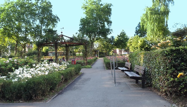 (Hbm) Benches  in the Rosarium,and a open roof