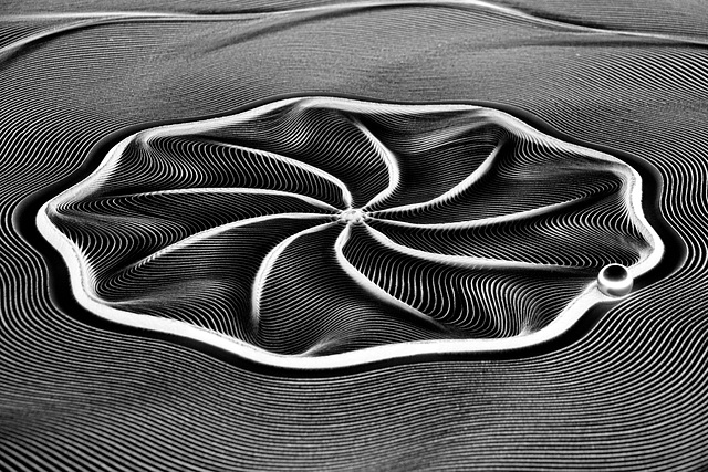 Mandala aus Sand und Stahl