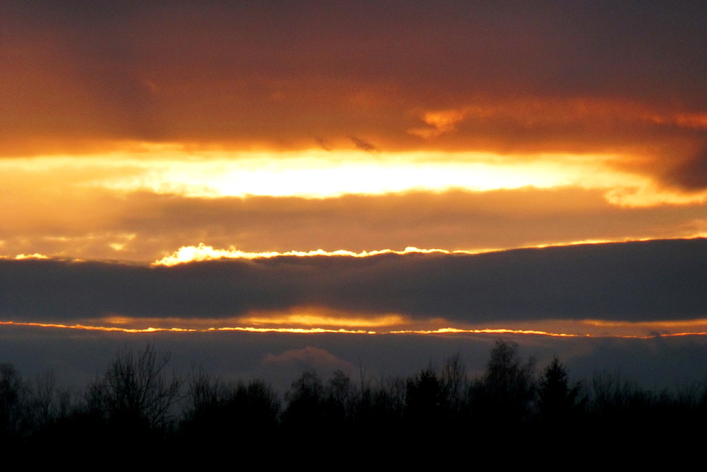 DE - Weilerswist - Himmel im Spätherbst