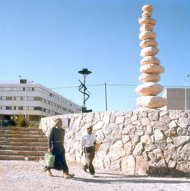 Memorial to Arad´s dead in the  War of 1967, by  Pitelson, Yona-Amud