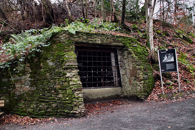 Stollenmuindloch am Flözaufschluss (Witten-Bommern) / 10.12.2024