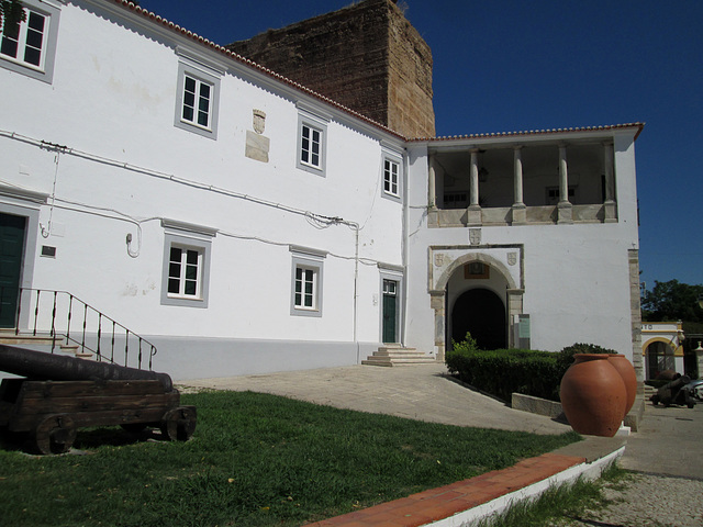 Tunnel of access to the castle.