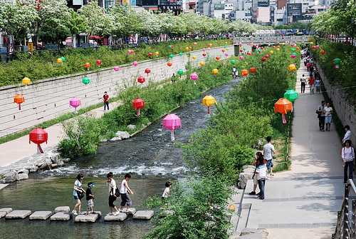 Der Fluss Cheonggyecheon 청계천