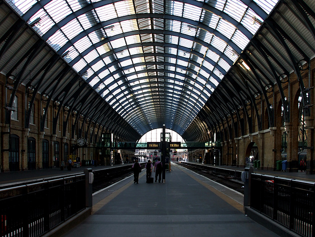 London - King's Cross station, looking N in the W bay of the trainshed 2015-06-04