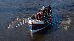 WR (O&A) - River Tyne - pulling away