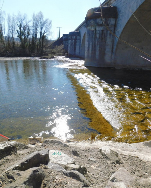 Sous le pont de la Drôme**************