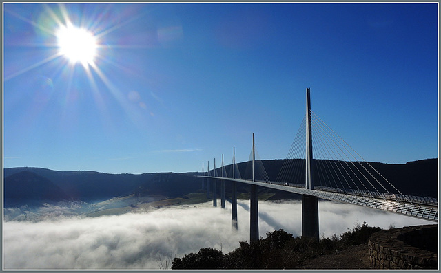 ... le viaduc de MILLAU...!