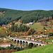 Rame tractée, viaduc et couleurs d'automne