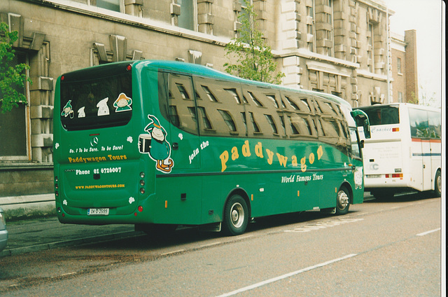 Paddywagon Tours 04D 25199 in Belfast - 5 May 2004