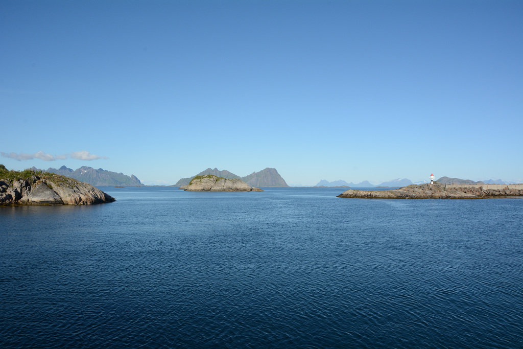Norway, Lofoten Islands, Kabelvåg, Smedvika Bay with the Island of Sauholmen