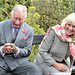 Princo Charles kaj edzino Camilla  renkontas vivantan fosilion, tielnomatan pontolacerron