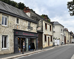 Cycling from Bordeaux Vineyards to the Atlantic Coast / Savonnières