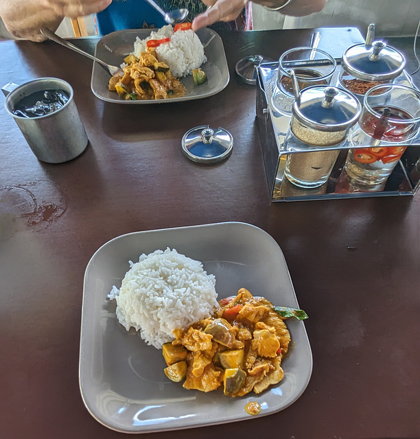 Repas en milieu d'après-midi / Mid-afternoon meal