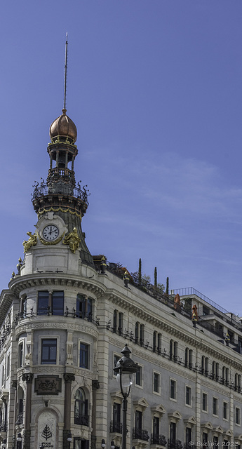 Fassade in der Gran Via (© Buelipix)