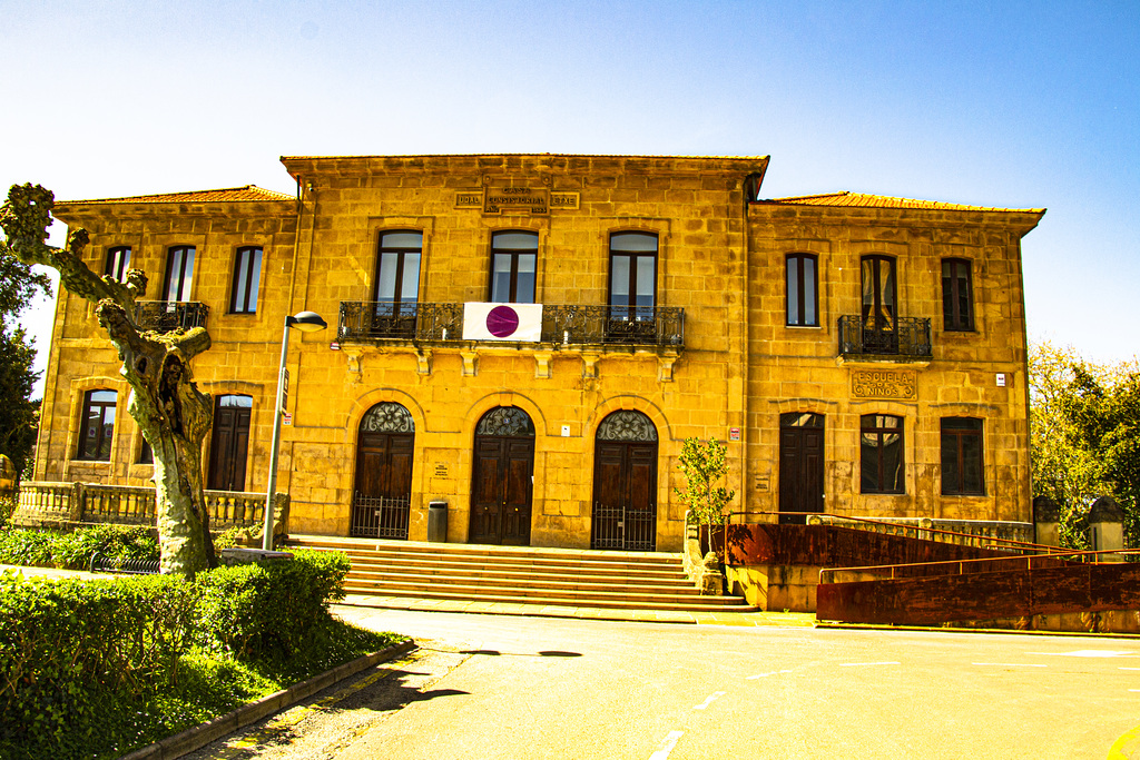 Udal Etxe (Casa Consistorial) 1885 Berango + (3 PiP)