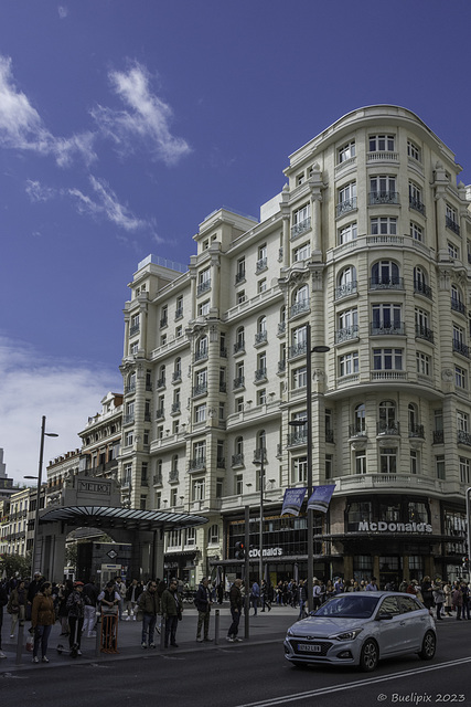 Blick von der 'Gran Via' in die 'Calle Montera' (© Buelipix)