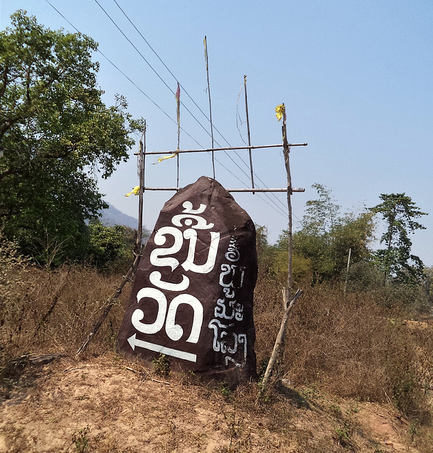 Il ne reste qu'à traduire le tout....... (Laos)