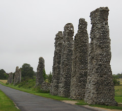 vestiges aqueduc de LUYNES