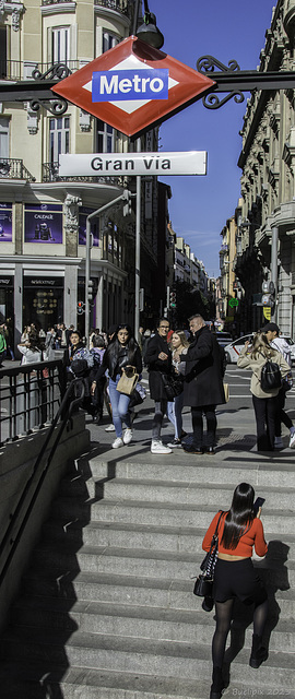 einer der Zugänge zur Metrostation Gran Via (© Buelipix)