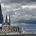 Dunkle Wolken über Dom, Groß St. Martin und St. Maria Himmelfahrt - Köln