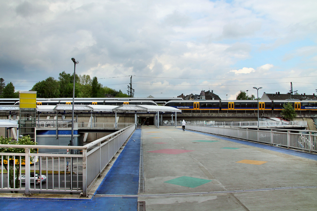 Brücke über der Steeler Straße zum Bahnhof Essen-Steele / 29.04.2020