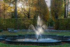 Springbrunnen und Herbstsonne