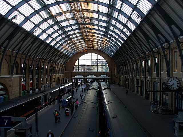 London - King's Cross Station, looking S in the W bay of the trainshed 2015-04-29