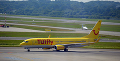 BOEING 737-800 der TUIfly in Hamburg Fuhlsbüttel