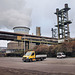 ThyssenKrupp Steel, Rohrbrücke und Gasfackel am Kraftwerk Hamborn (Duisburg-Bruckhausen) / 17.12.2022