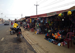 Bazar de trottoir / Sidewalk market.....(Laos)